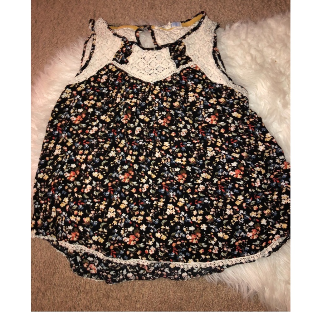 Lace Accent Floral Tank w Keyhole Back